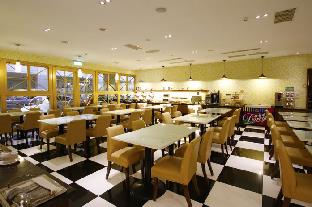 la hotel baseball theme hall