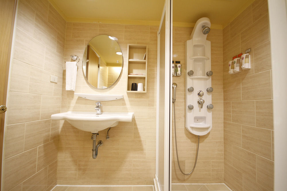 la hotel baseball theme hall