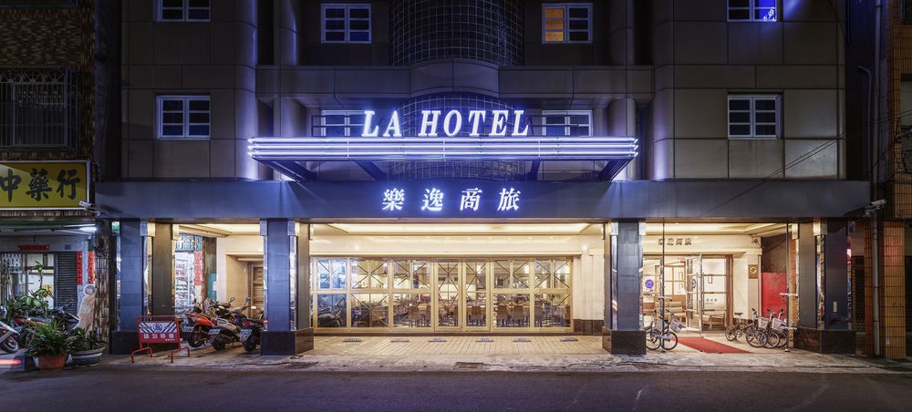 la hotel baseball theme hall