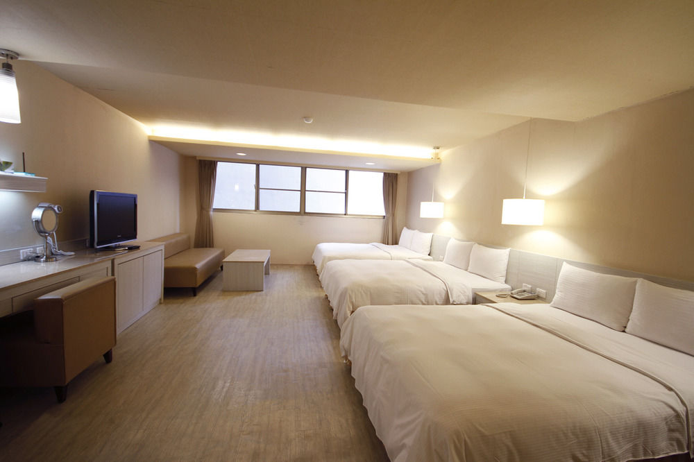 la hotel baseball theme hall