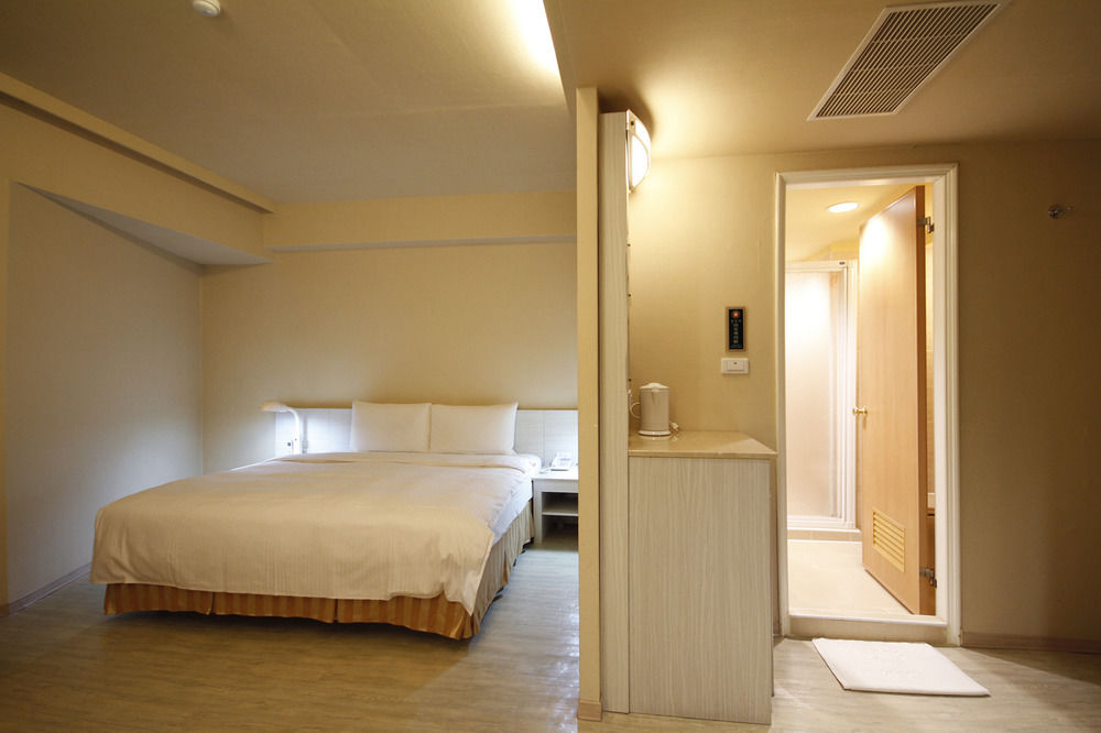 la hotel baseball theme hall