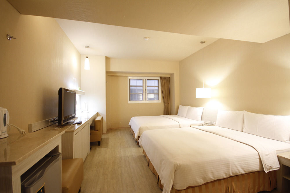 la hotel baseball theme hall