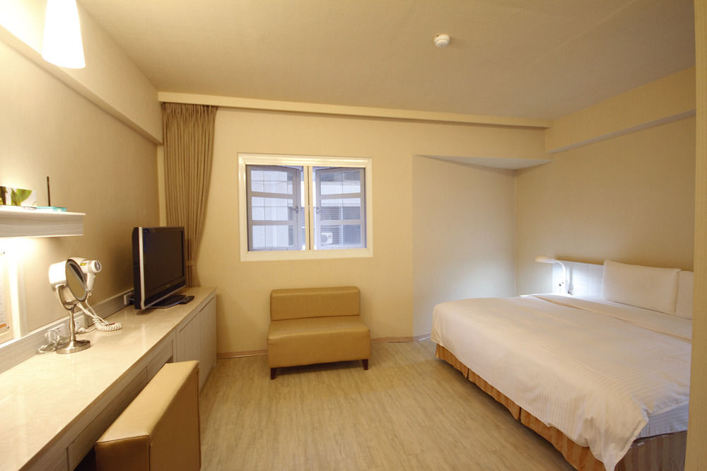 la hotel baseball theme hall