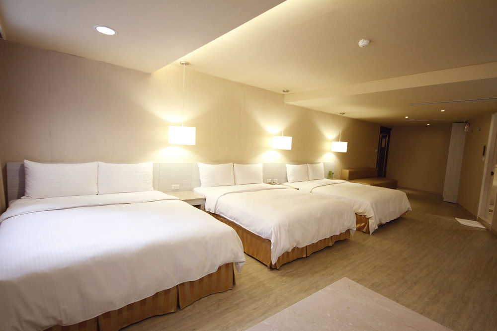 la hotel baseball theme hall