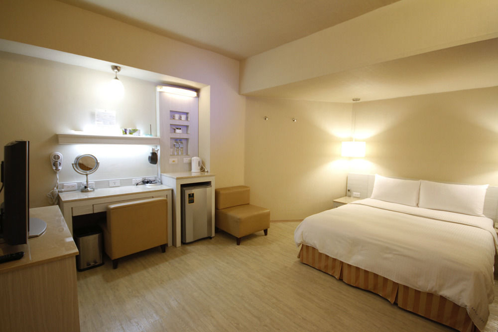 la hotel baseball theme hall