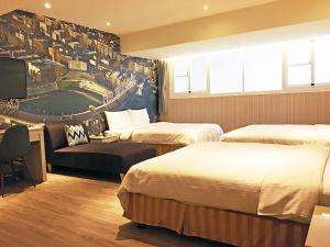 la hotel baseball theme hall