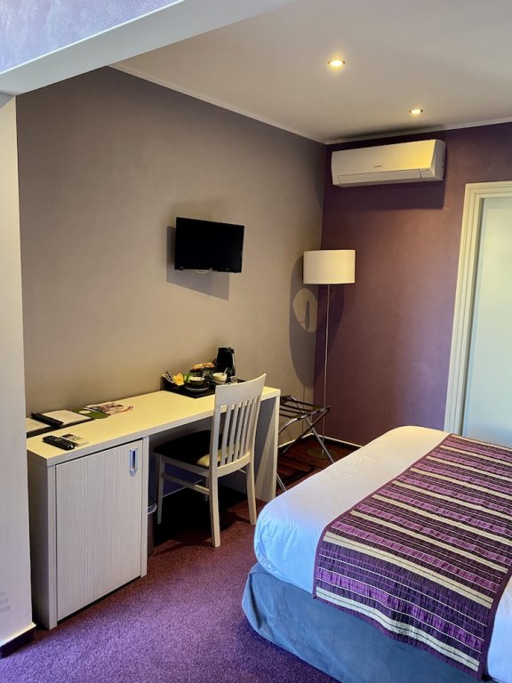 irin hotel
