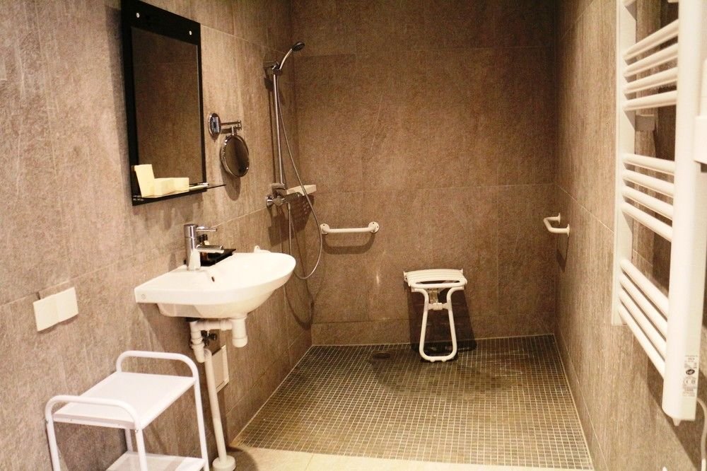 irin hotel