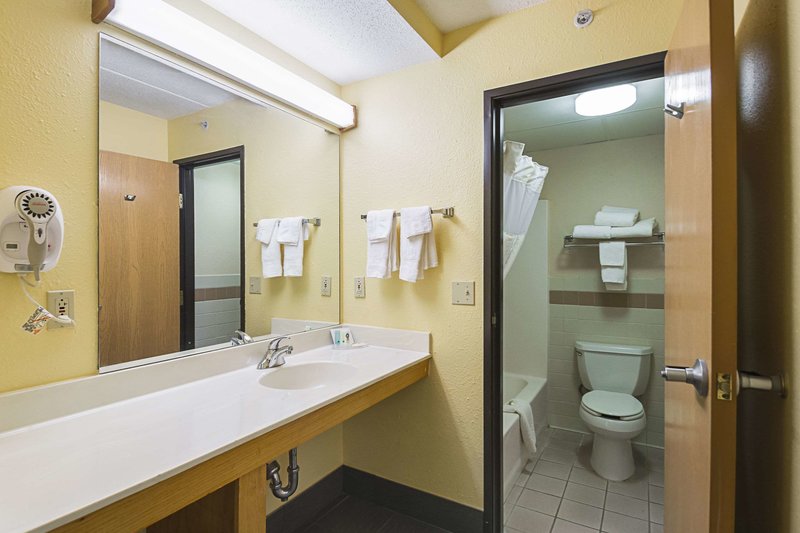 quality inn and suites harrington milford