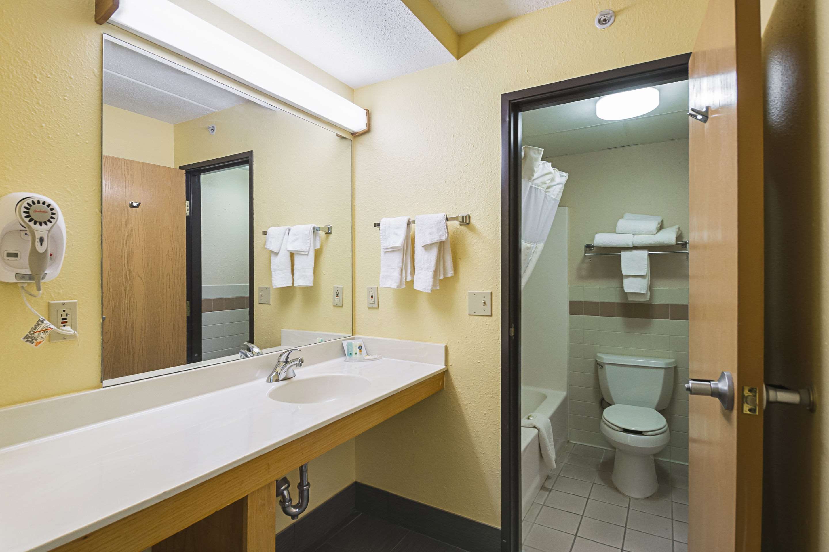 quality inn and suites harrington milford
