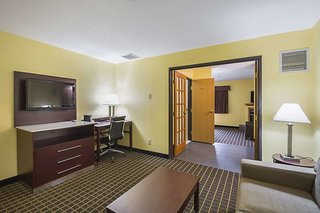 quality inn and suites harrington milford