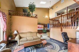 econo lodge inn and suites