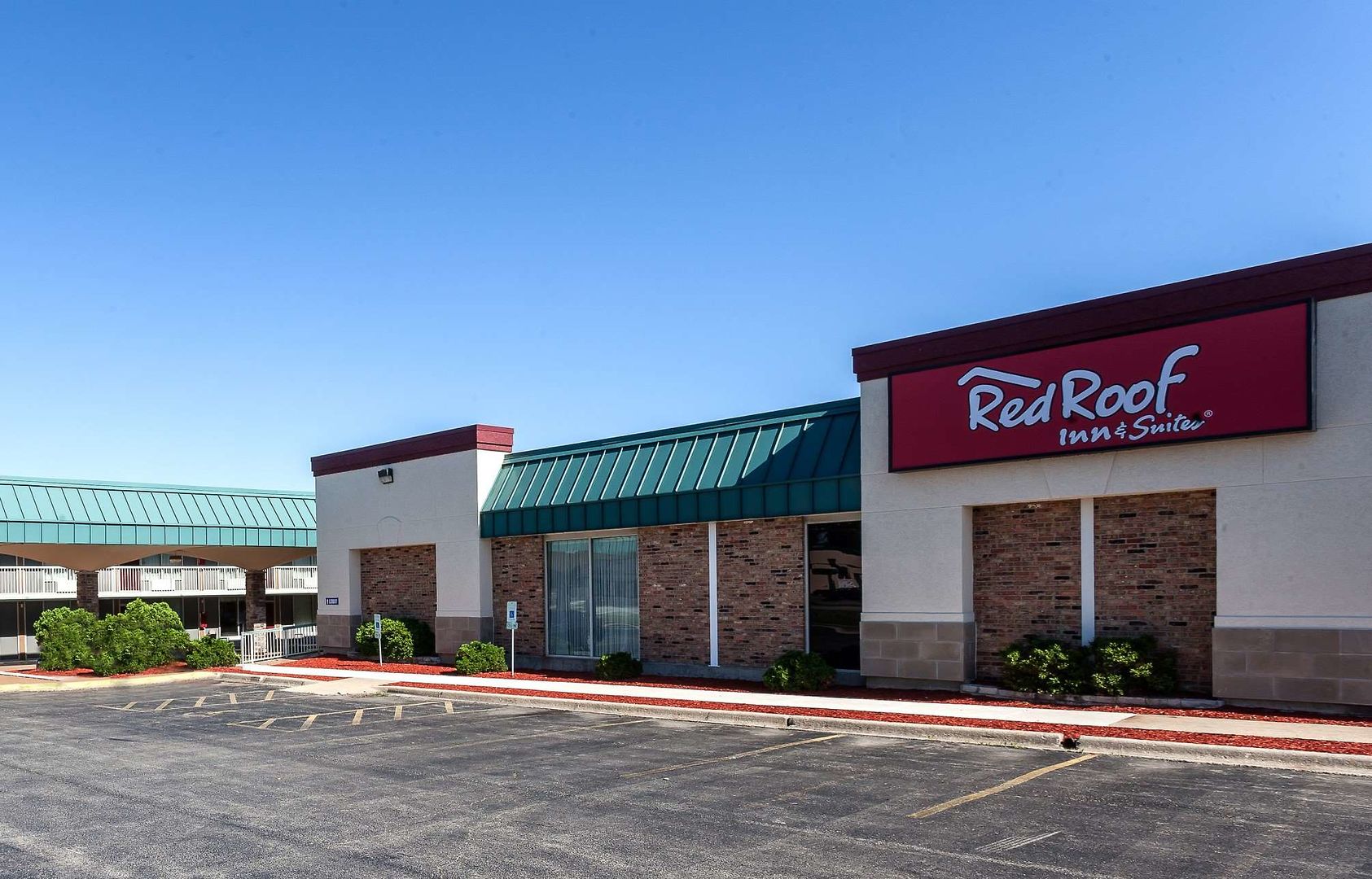red roof inn and suites dekalb