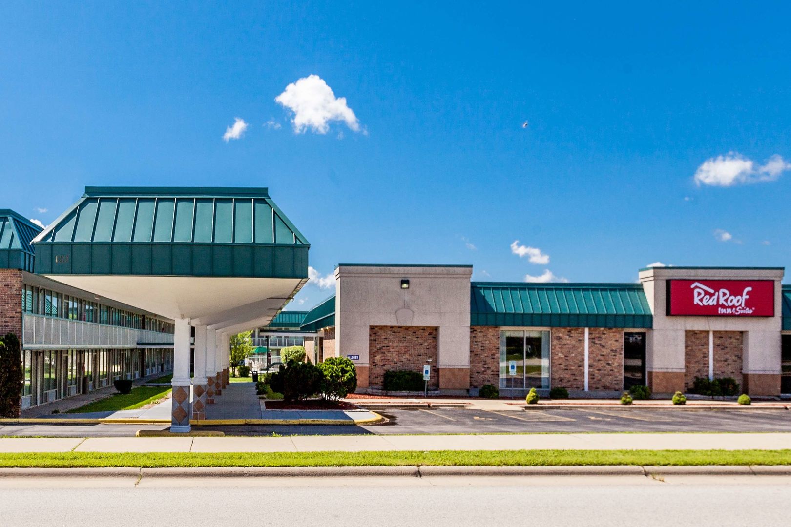 red roof inn and suites dekalb