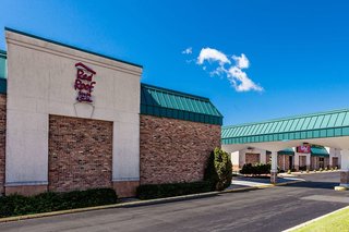 red roof inn and suites dekalb