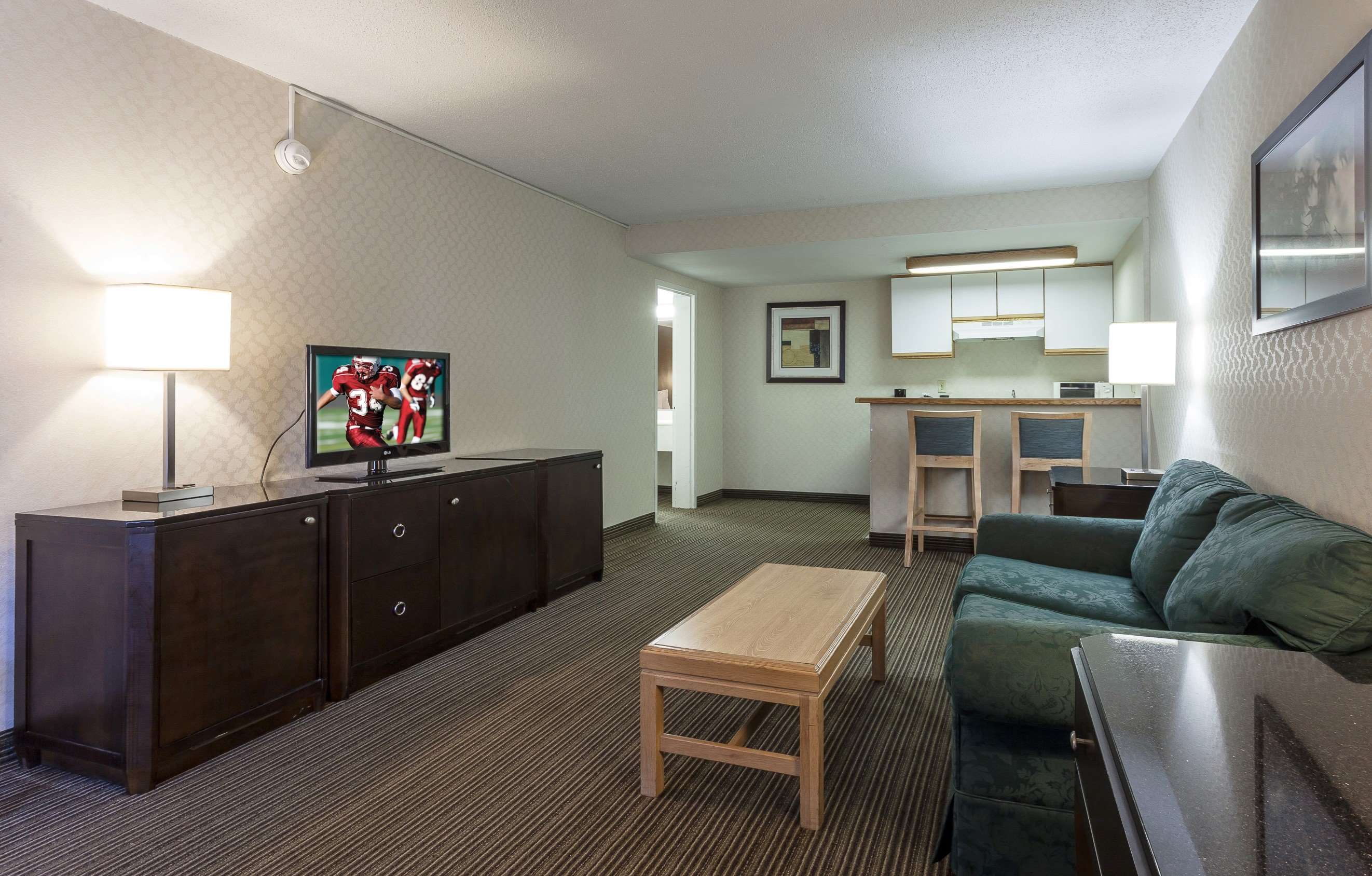 red roof inn and suites dekalb