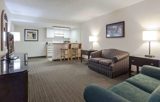 red roof inn and suites dekalb