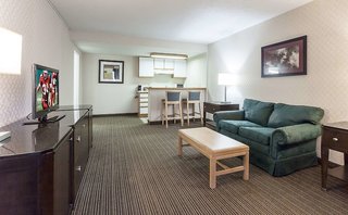 red roof inn and suites dekalb