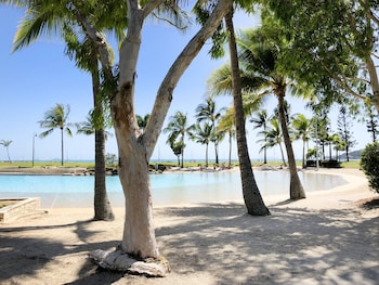 Magnums Airlie Beach,Hamilton Island>>Airlie Beach,2 star