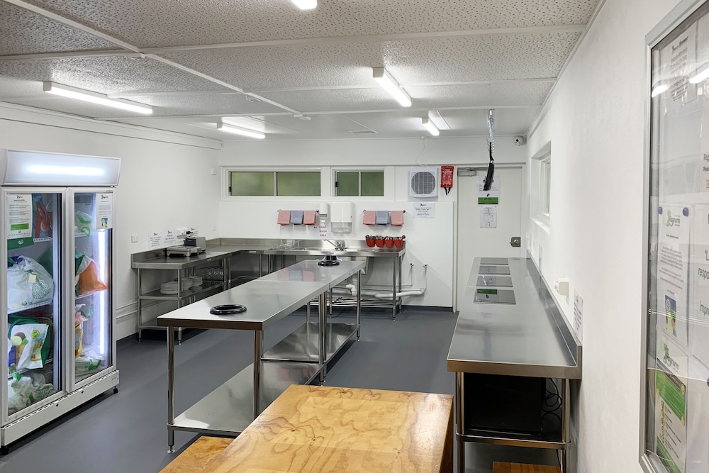 magnums airlie beach