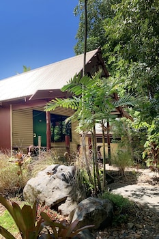 magnums airlie beach