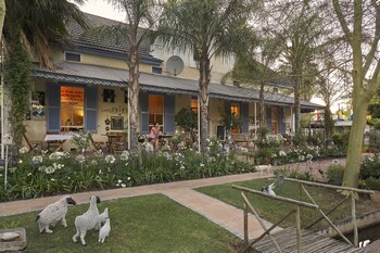 Yellow Aloe Guesthouse,Cederberg>>Cape Town,4 star