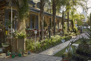 Yellow Aloe Guesthouse,Cederberg>>Cape Town,4 star