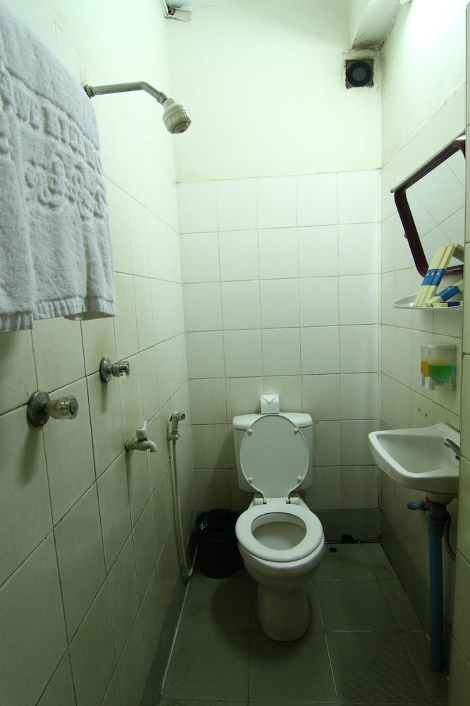 shwe htee hotel yangon