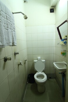 shwe htee hotel yangon