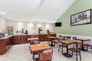 super 8 by wyndham statesboro