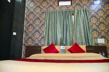 Hotel Umaid Villa,Sector 9,2 star