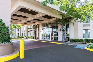 the plaza inn and suites
