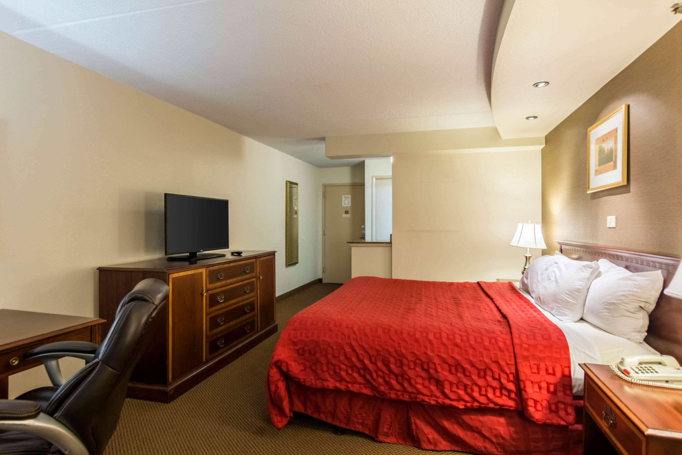 the plaza inn and suites