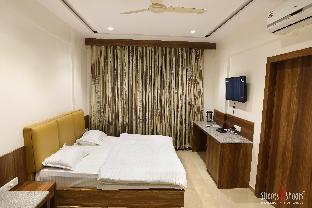 Hotel Navaratan Palace,The 2.5-Star Hotel Navaratan Palace Offers Comfort And Convenience Whether You're On Business Or Hol,2 star