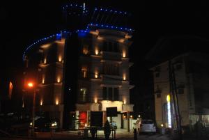srivar hotels
