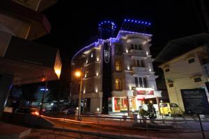 srivar hotels