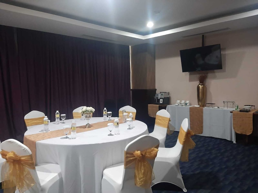 java palace hotel