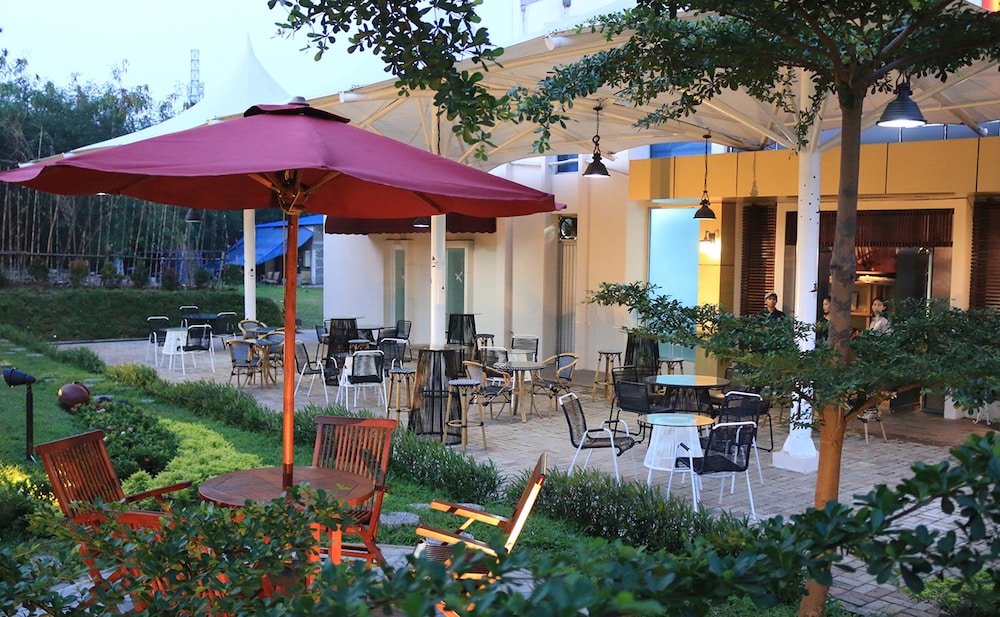 java palace hotel