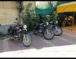 Hotel Kashmir Inn,Khyam Chowk,2 star