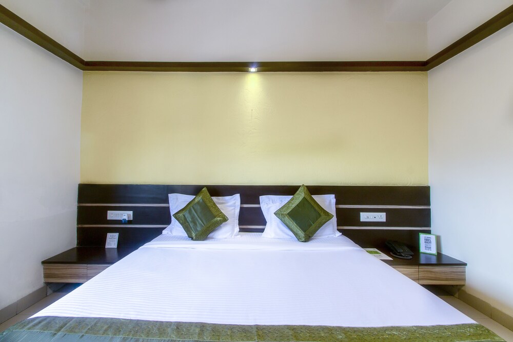 Treebo Trip Golden Treat,Rajendra Nagar>>Indore,3 star