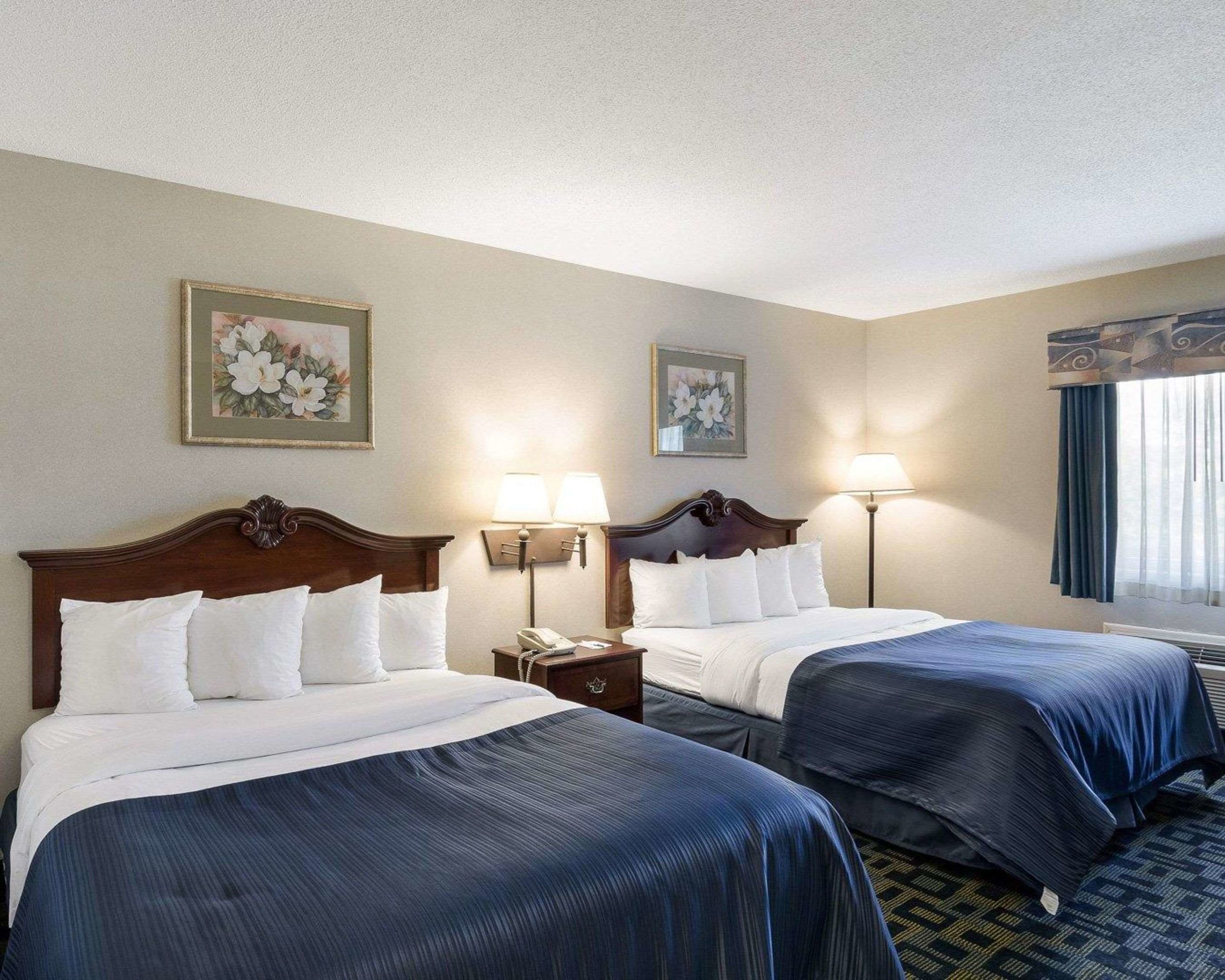 residences at solomon pond