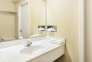 Super 8 By Wyndham O'fallon,Illinois>>Collinsville,2 star