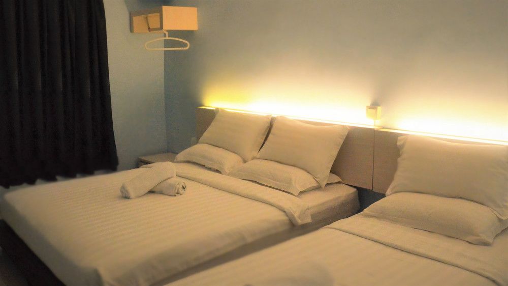 de uptown hotel ss2