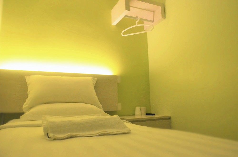 de uptown hotel ss2