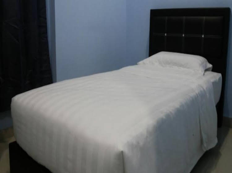 de uptown hotel ss2