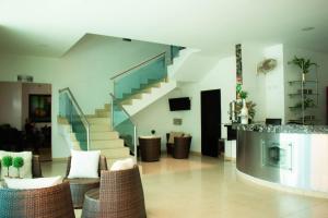 hotel central plaza medellin