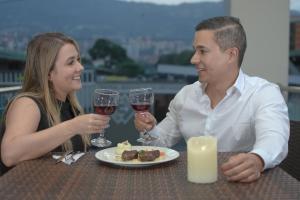 hotel central plaza medellin