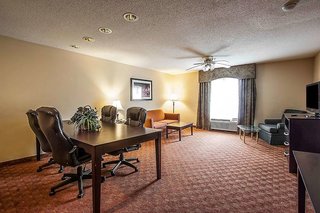 La Quinta Inn & Suites By Wyndham Memphis I-240,Memphis International Airport>>Downtown Memphis,3 star