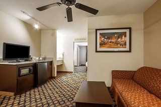 La Quinta Inn & Suites By Wyndham Memphis I-240,Memphis International Airport>>Downtown Memphis,3 star