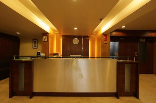 hotel lucky goregaon
